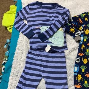 4/$20 Carters 5T 2 piece pajamas
